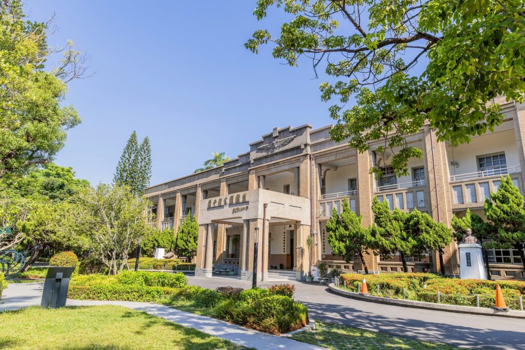 臺中市大同國小前棟大樓(舊稱：明治小學校)。(圖/台中文史復興組合提供)