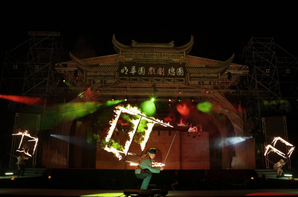 ▲明華園歌仔戲團演出，劇情張力與技藝可觀，格外吸引觀眾。（圖/屏東縣政府文化處 提供）