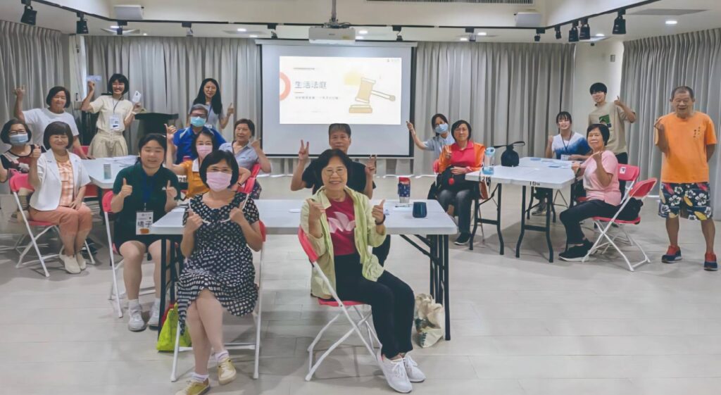 ▲銀享力團隊前往美國交流，將教材轉化為英文版本進行授課。（圖/主辦單位 提供）