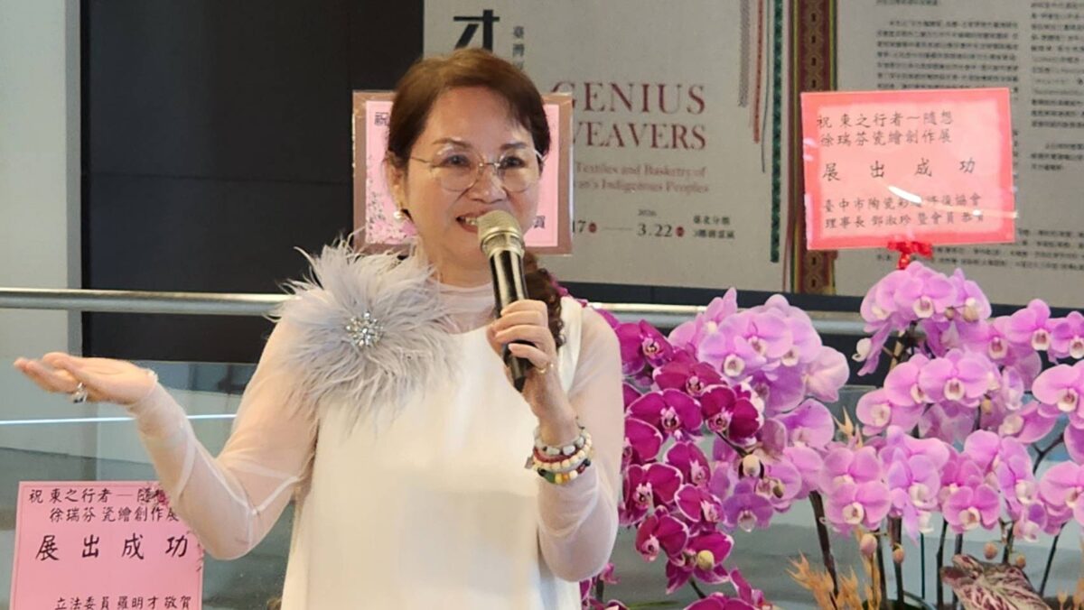 跨越東西  快意心境  徐瑞芬以東之行者  在瓷繪創作領域隨想  展現當代工藝新面貌