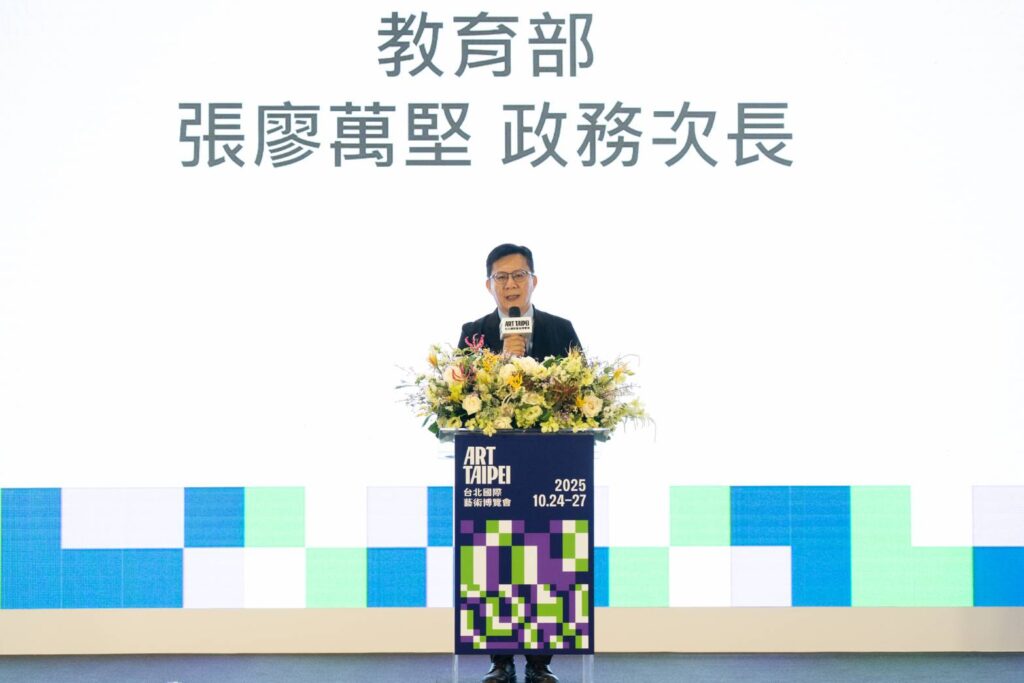 ▲教育部政務次長張廖萬堅致詞時認為台北國際藝博會,是一座讓美感扎根校園的橋樑。(圖/畫廊協會 提供)