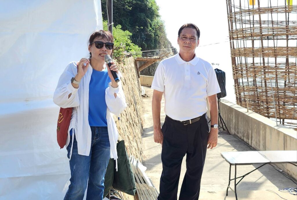 ▲連江縣政府文化處處長吳曉雲（左）表示，馬祖國際藝術島打開歷史據點、融入在地與國際並整合跨界資源，讓本屆國際藝術島的藝術展現超越許多不可能，極具正面意義。右為王忠銘縣長（記者 辛澎祥/攝）