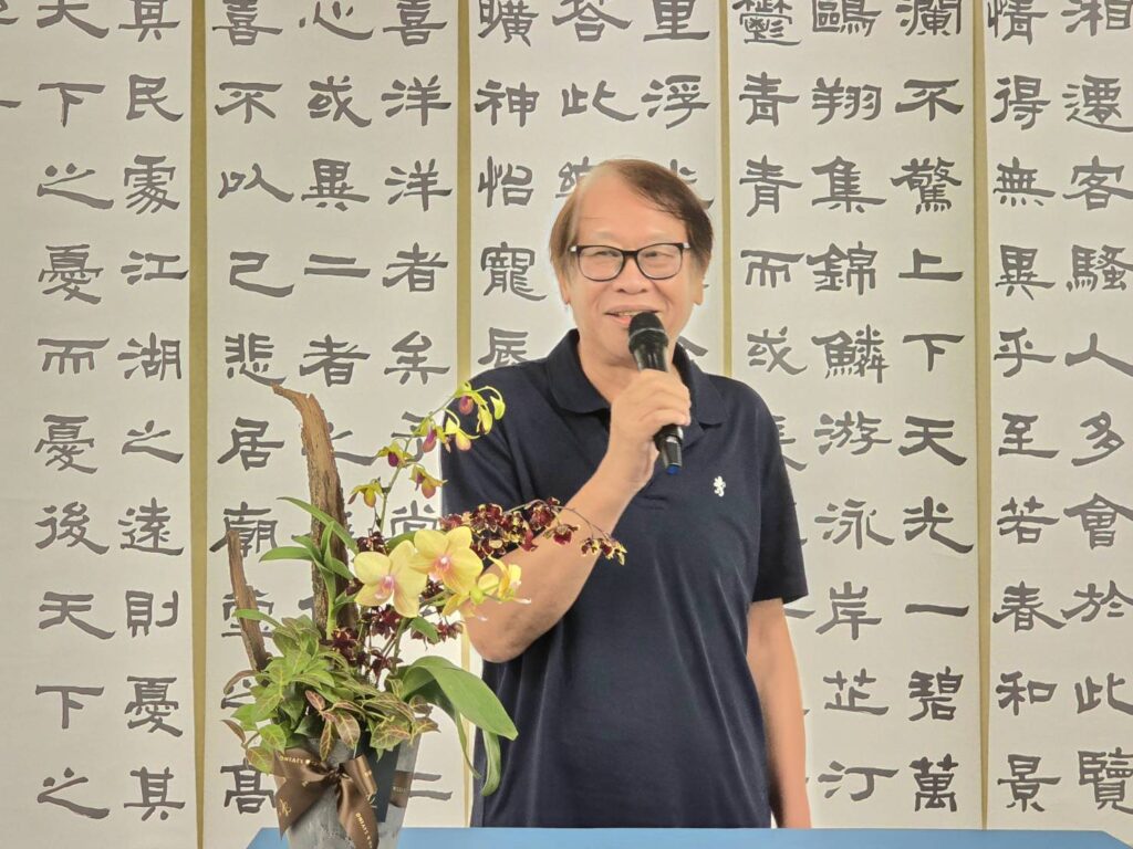 ▲中華娛樂文創產業發展協會理事長辛澎祥，在開幕式上感謝所有參展藝術家提供高水準的書畫作品，與大家交流互動，讓藝術共享帶來正向發展。（記者 詹佳綺/攝）