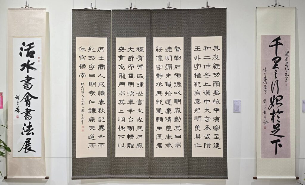 ▲活水書會所展出的作品，相當具藝術氛圍與文化底蘊。（記者 詹佳綺/攝）