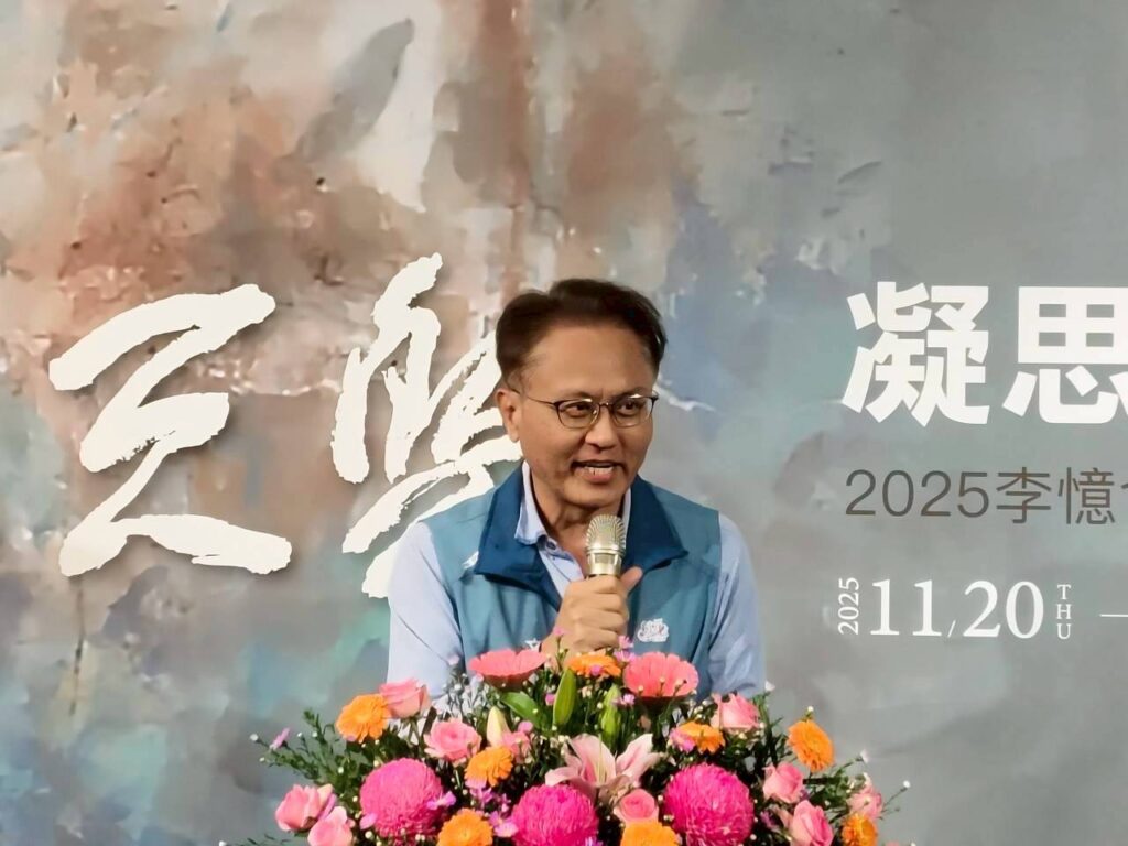 ▲彰化縣政府文化局副局長吳文昇致詞時表示,李憶含老師的創作領域展現學術與藝術兼備的特質,成就相當驚人,讓大家能從欣賞作品中體悟生命的真正價值。(圖/彰化生活美學館 提供)