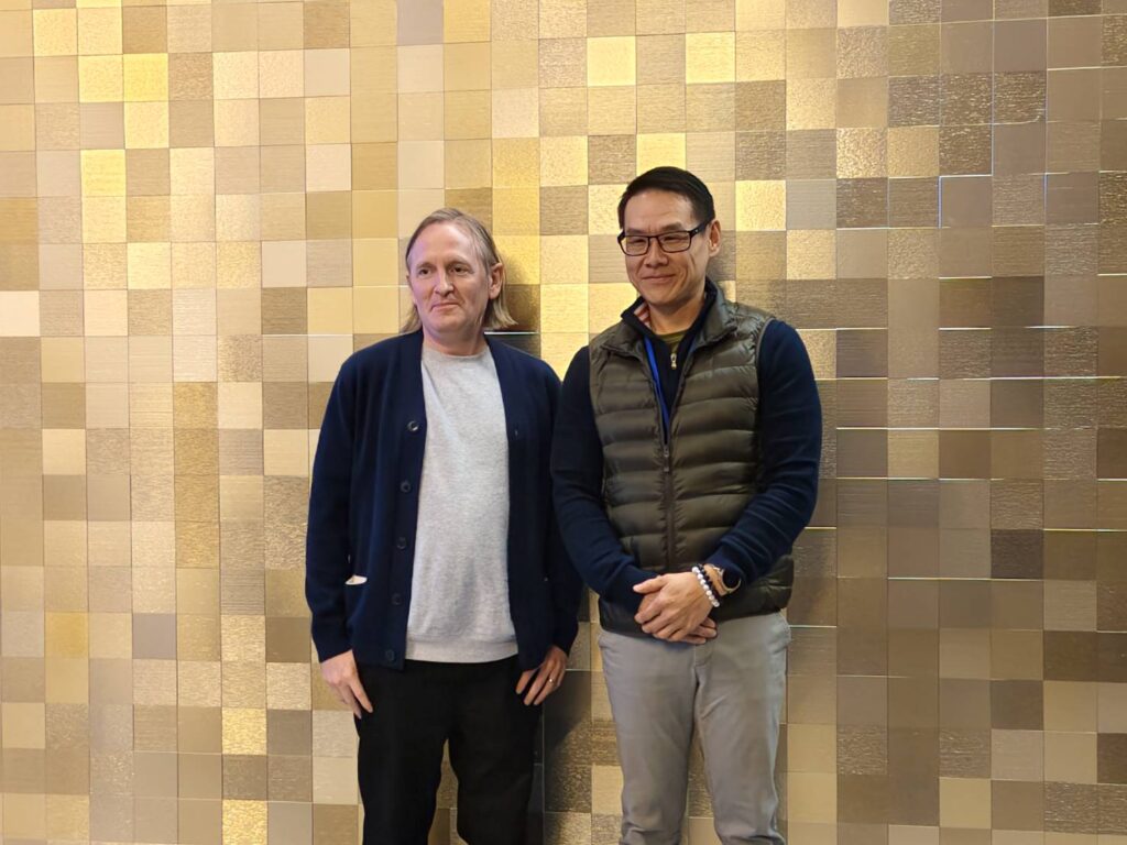 《即席寫真》的關鍵角色：聲音設計Andrew Wong（右）、影像控制師Ross Flight。（記者陳安婷/攝）