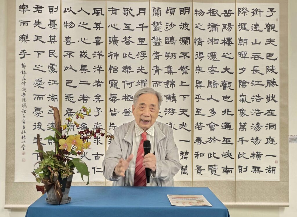 ▲前臺藝大校長黃光男致詞時認為，這次協會展覽呈現與名家作品交融展出的盛況，水準可觀，樹立了展覽新的典範。（記者 詹佳綺/攝）