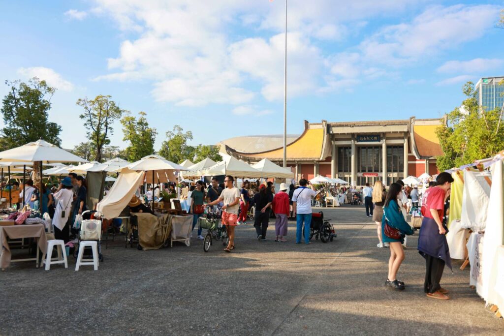 ▲國父紀念館園區特別舉行市集活動,引來相當多的民眾參與。(圖/國父紀念館 提供)
