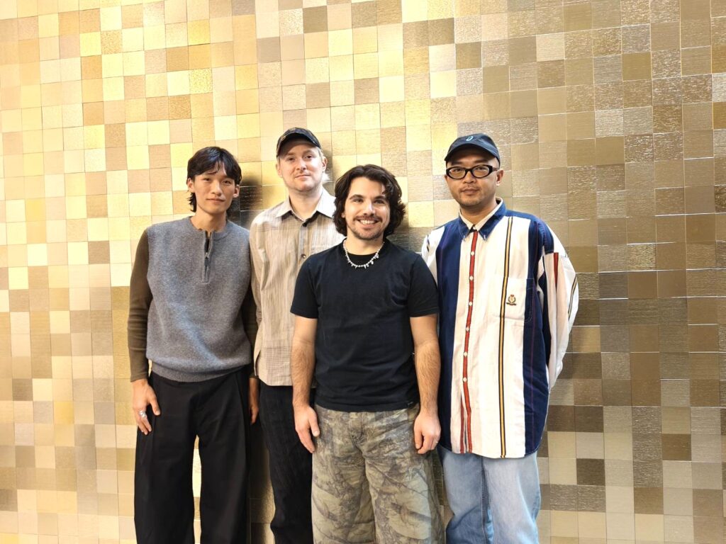《崩世光景》臺灣舞者嚴龍賜（左起）、（LA）HORDE成員Jonathan Debrouwer、Arthur Harel與2025Camping Asia策展人林人中，分享作品探討的崩壞與普世議題。（記者陳安婷/攝）