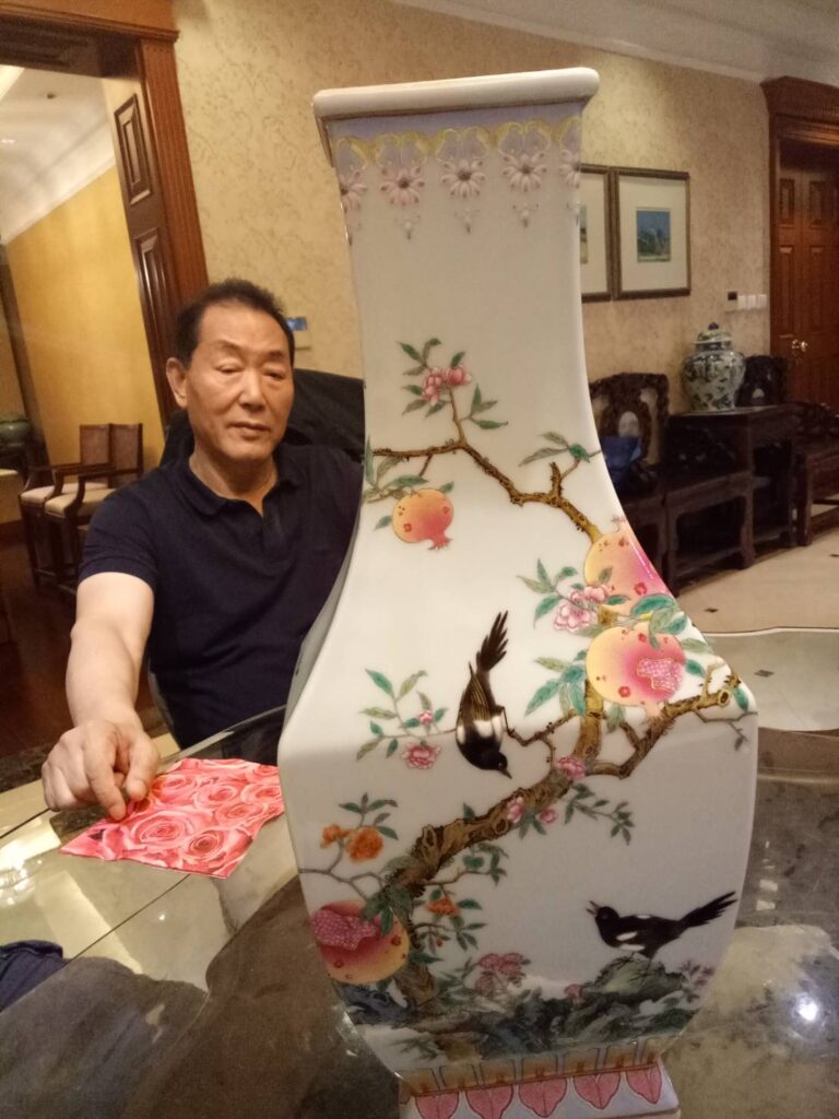 ▲在上海與杭州擁有兩座私人博物館的上海順風餐飲集團董事長吳稚亮，收藏珍品質量兼俱，備受正面評價。（記者 辛澎祥/攝）
