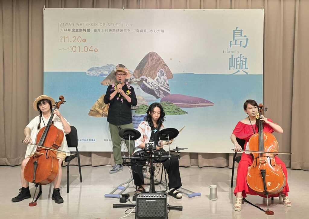 ▲開幕式前的開場演出節目,都由參展藝術家所擔任演出,足見藝術家們的多才多藝,備受好評。(記者 詹佳綺/攝)