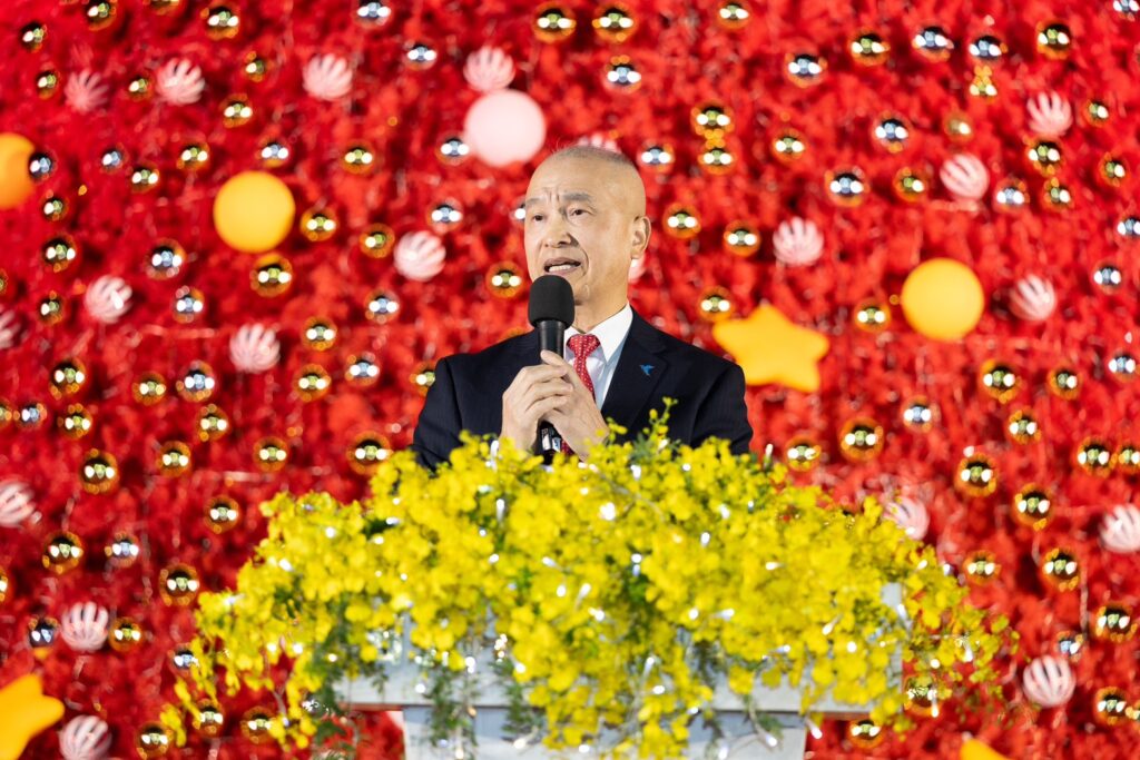 ▲國北教大校長陳慶和致詞時表達對點燈祈福活動的肯定，並推崇億光電子葉寅夫董事長與校友簡文秀教授的出錢出力支持學校，代表國北教大師生表達感謝之意。（圖/億光文化基金會 提供）