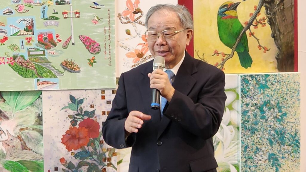 ▲淡江大學文錙藝術中心主任張炳煌教授，說明這次書畫大展的創作主軸與作品特色，從e筆到AI的發展歷程，具體實踐藝術生活美學的政策效益。（記者 辛澎祥/攝）