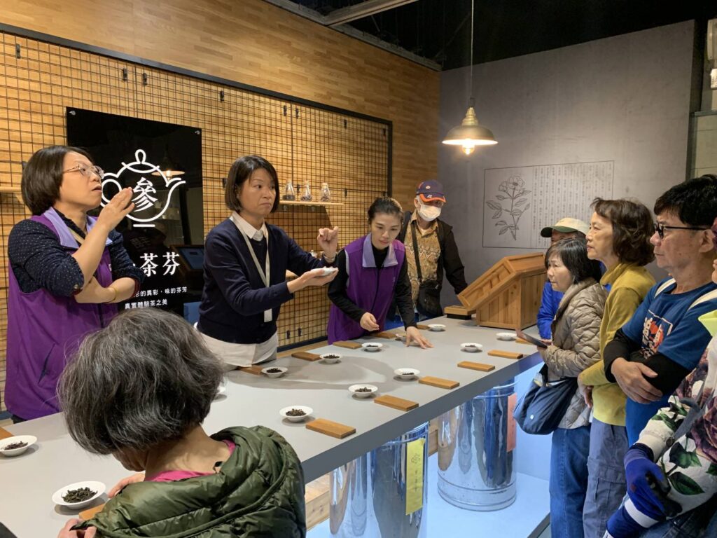 ▲茶山手語導覽讓參與者體驗茶文化。（圖/新北市文化局 提供）