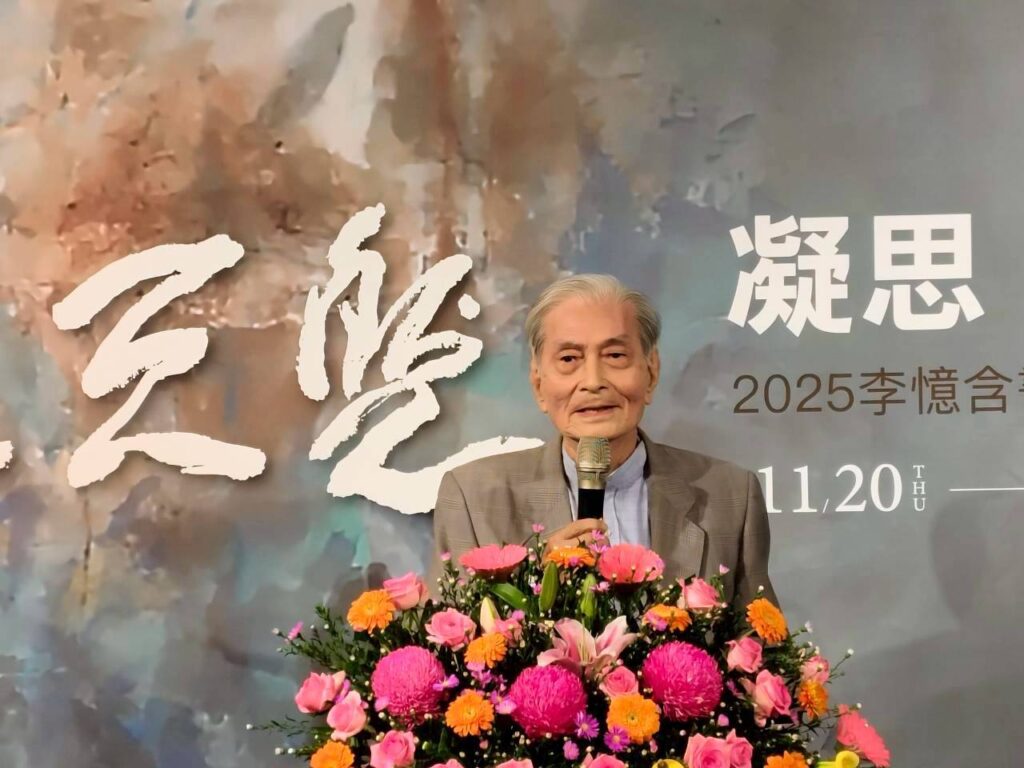 ▲李憶含的啟蒙老師蘇能雄教授認為,看到李憶含的展出作品,內心有一種幸福的感覺,在哲學與藝術之間展現交融,帶給大家不同的觀畫體驗。(圖/彰化生活美學館 提供)