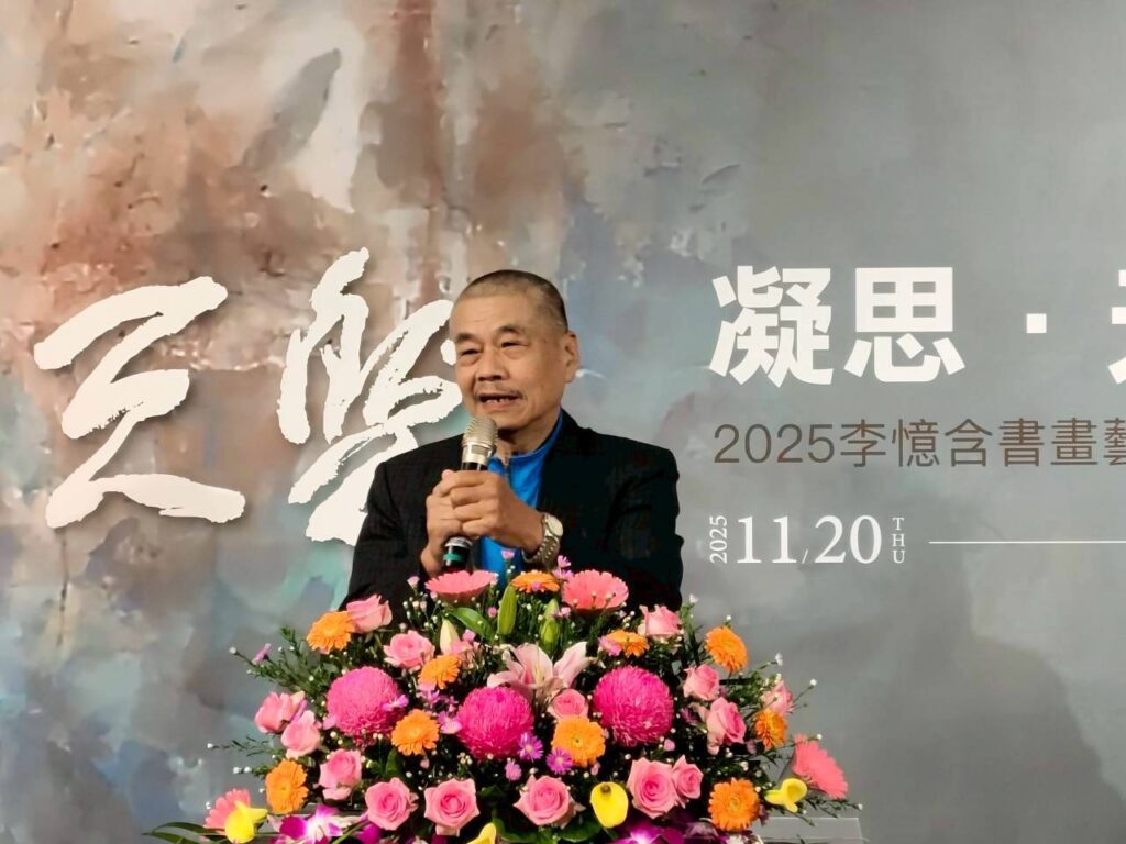 ▲吳登錫老師認為欣賞李憶含老師的作品,要用心去體會,在東西方哲學思想與藝術蘊涵表現層面上更有可觀之處。(圖/彰化生活美學館 提供)