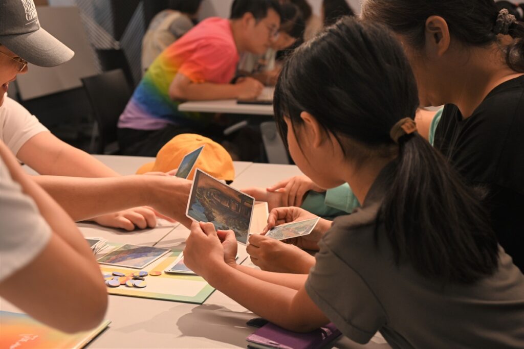 國美館「遇見臺灣」桌遊精選60件典藏作品,在遊戲中遇見臺灣。(圖/國美館提供)