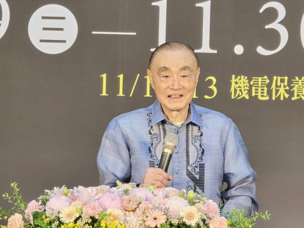 ▲退輔會主委馮世寬將軍與卓麗秋老師、謝義德醫師的家族情誼，致詞時侃侃而談他個人的心境，對卓麗秋老師的藝術創作成就感到與有榮焉。（記者 詹佳綺/攝）