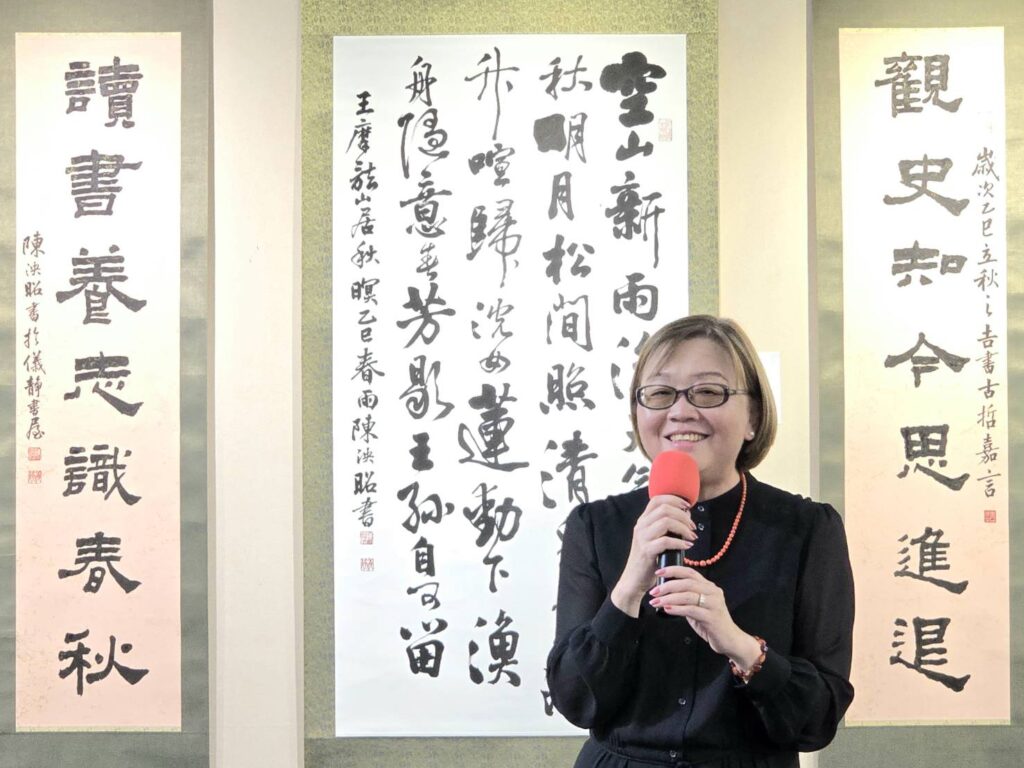▲來自法國並帶領法國學生來臺參展的中文學校校長林淑琳，致詞時說明這次有機會能到臺灣來參與國際聯展盛會，認為是無可比擬的榮耀。（記者 詹佳綺/攝）