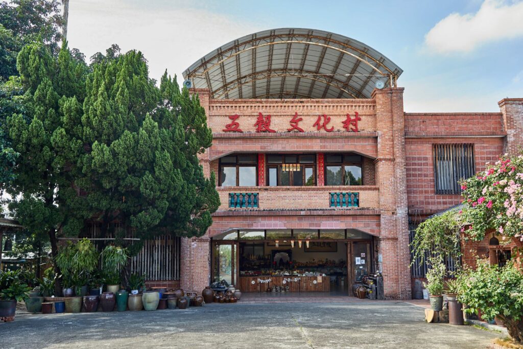 協作獎得主五穀文化村以陶藝教育為核心，深耕苗栗在地文化與產業傳承，實踐工藝共學共創的精神。（圖/工藝中心提供） 