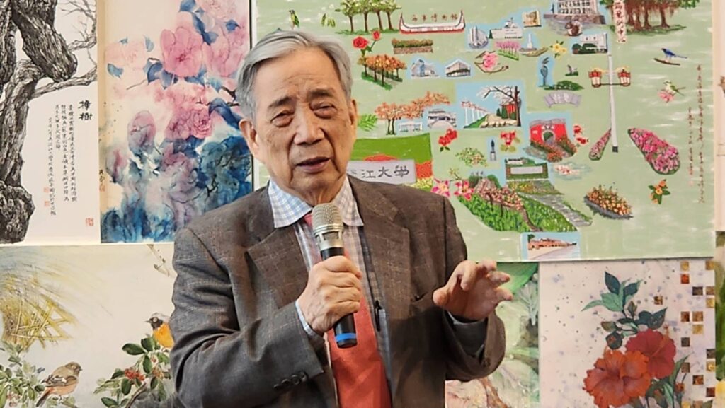 ▲前臺藝大校長黃光男教授則認為淡江大學在e筆創作與AI 生成的書畫創新發展，已在業界取得重大貢獻，他對張炳煌教授團隊的研發與應用表達推崇與讚佩。（記者 辛澎祥/攝）