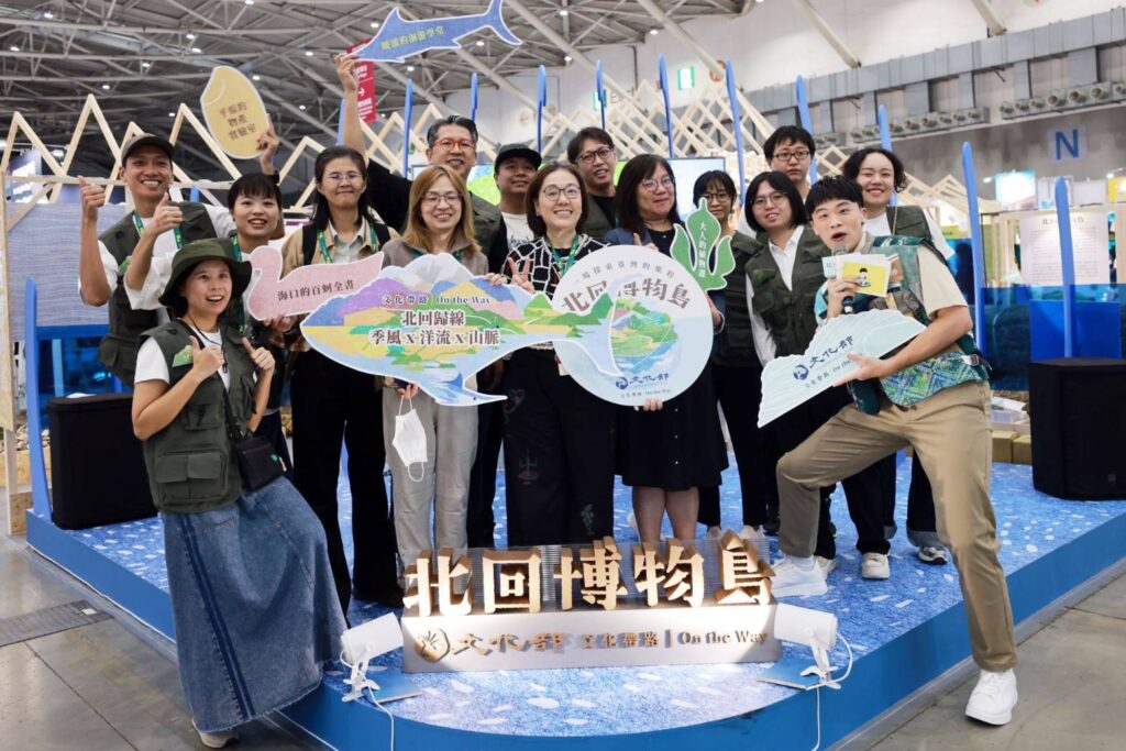 ▲活動現場的工作人員與製作單位合影留念。(圖/文化部 提供)