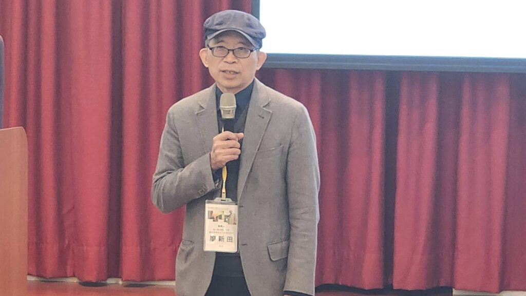▲臺灣藝術史研究學會理事長暨臺藝大藝政所所長廖新田教授，說明這次策畫楊英風藝術研討會的過程，以及邀集參與論文撰寫的海內外專家學者所提出的文字力量，呈現楊英風大師不同的藝術與思想面向。（記者 辛澎祥/攝）