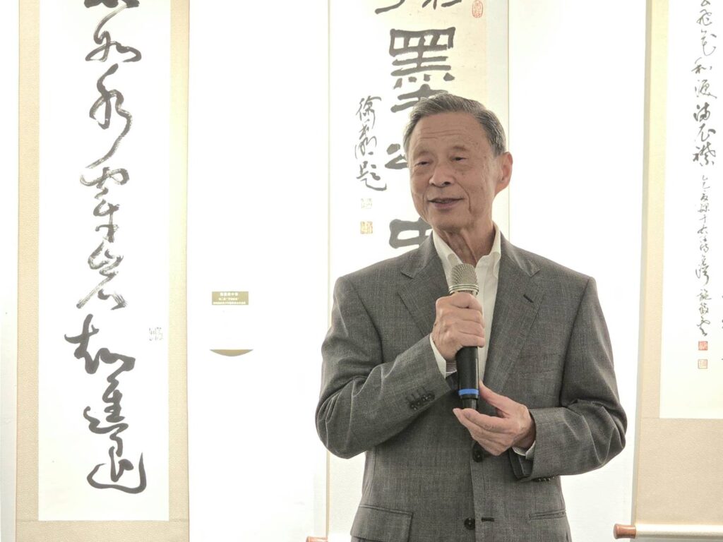 ▲臺北科技大學前院長也是中國書法學會顧問的蔡行濤教授強調，書法藝術展現出中華文化的自信，書法被聯合國教科文組織認定為非物質文化遺產，足見書法已是中華文化瑰寶。（記者 詹佳綺/攝）