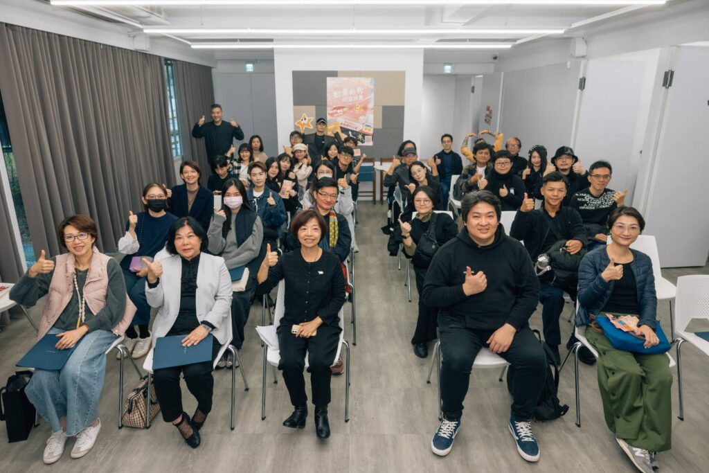 ▲出席活動的主協辦與學員開心大合照，場面熱烈。（記者 辛澎祥/攝）