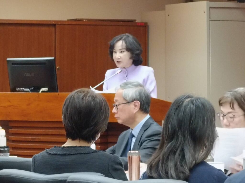 ▲中央社社長胡婉玲在立院業務報告時，說明了中央社現況轉型與業務營運情形。（記者 辛澎祥/攝）