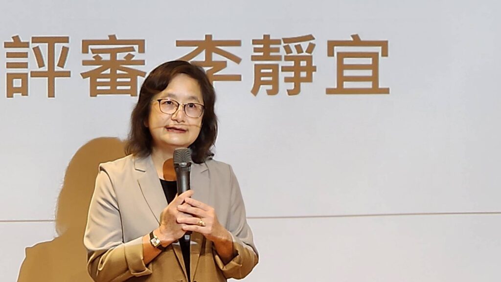 ▲評審代表李靜宜老師說明了這次參賽與參展作品的特色,讓民眾能在每年的台北國際書展中更顯價值。(記者 辛澎祥/攝)