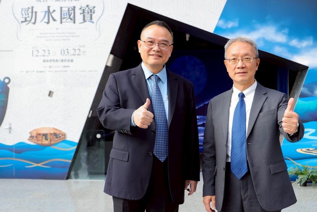 故宮蕭宗煌院長(左)與宜蘭縣林茂盛代理縣長，邀請民眾走進蘭陽博物館，感受「勁水」文化盛宴。（圖/故宮提供）
