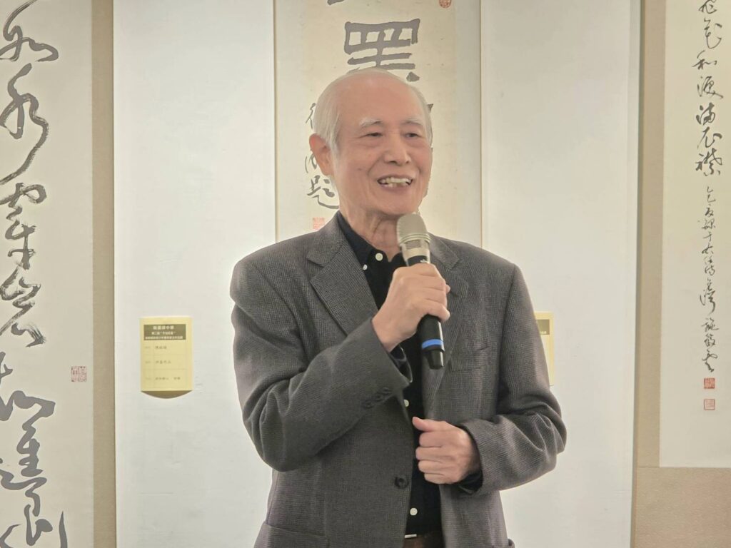▲前文化部處長亦為中國書法學會顧問陳坤一教授認為，兩岸相繼舉辦書法交流活動，對文化發展與傳承帶來正面效益。（記者 詹佳綺/攝）