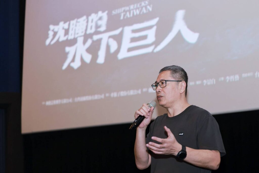 ▲導演李景白在放映會上說明此片的內容意義與文化內涵。（圖/文化部 提供）