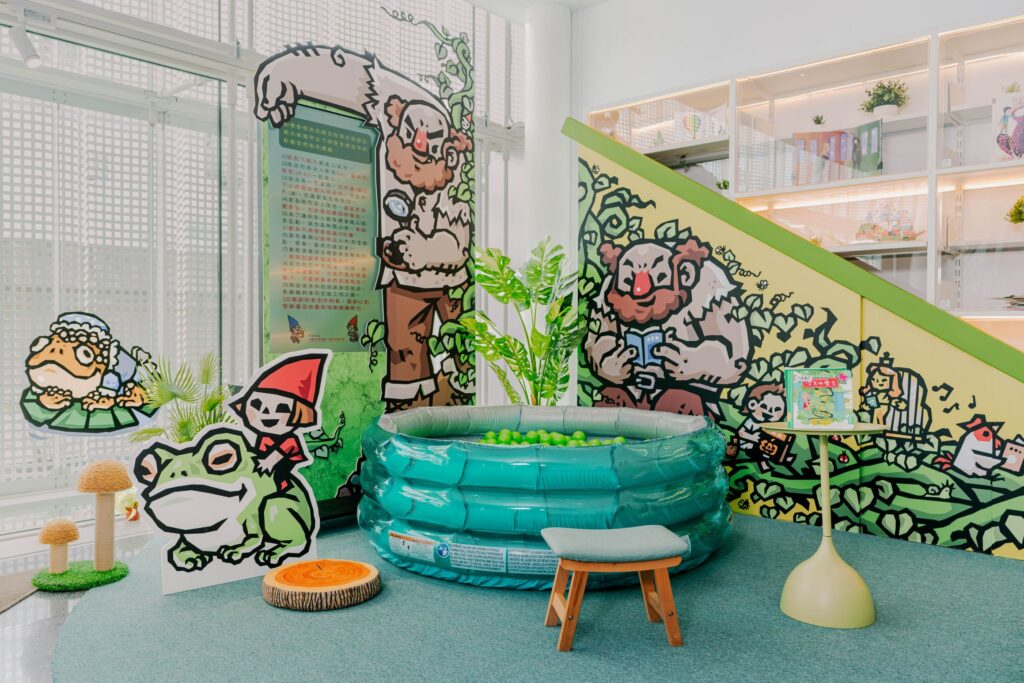 ▲景觀設計也符合主題特展的氛圍,讓小朋友樂於親近。(圖/桃園市兒童美術館 提供)