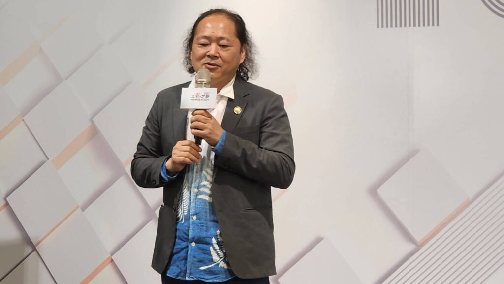 ▲臺灣工藝聯盟總會會長葉志誠指出，臺灣工藝界的努力與創新，將優質工藝家推向全世界，可說是臺灣之光。（記者 辛澎祥/攝）