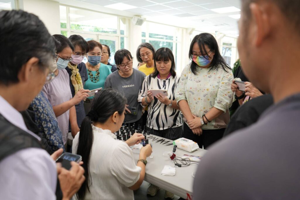 ▲學童與社區長者也能在此課程的設計下,藉以帶動學習的風氣。(圖/工藝中心 提供)
