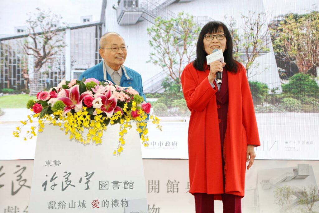 許良宇圖書館捐贈者許景堂與李碧虹伉儷，將小愛轉化為大愛，令人感佩。（圖/文化局提供）