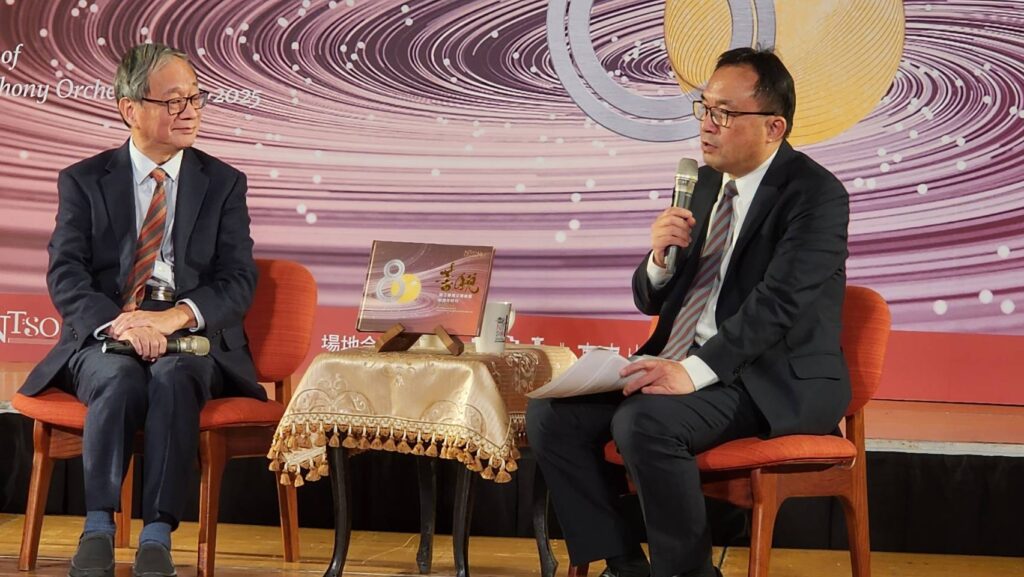 ▲國臺交團長歐陽慧剛(右)感謝文化部的支持,對80年的特別活動能迎來李遠部長的到來相當感恩,李遠部長(左)也表達肯定與感謝的心意。(記者 辛澎祥/攝)
