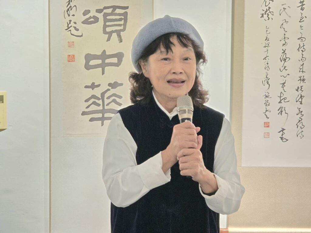 ▲中國標準草書學會顧問施筱雲表示，這次活動報名者眾，證明了學習書法與創作的兩岸民眾都對書法文化表達參與及肯定的立場。（記者 詹佳綺/攝）