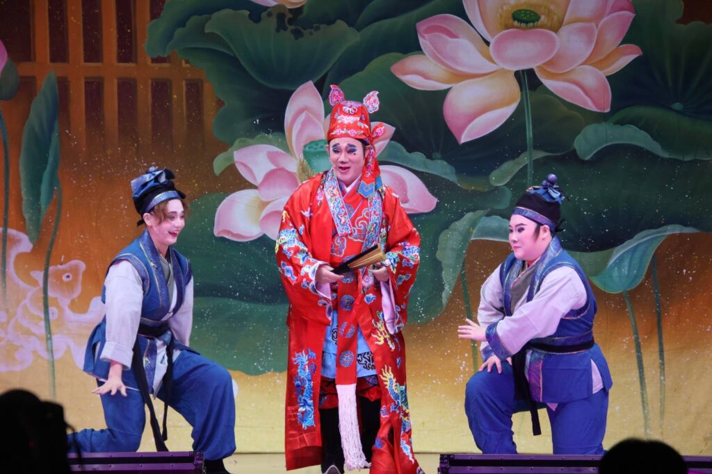 ▲陳勝在藝師呈現《王老虎搶親》經典丑角演出。（圖/文資局 明華園日字戲劇團提供）
