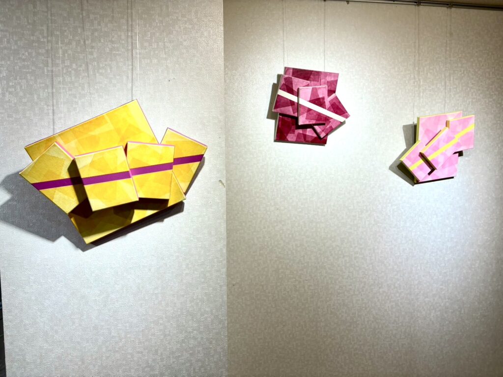 藝術家呂迦諾作品《迴旋》系列，巧妙解析了繪畫與空間的關聯。（圖/藝術未來博覽會）
