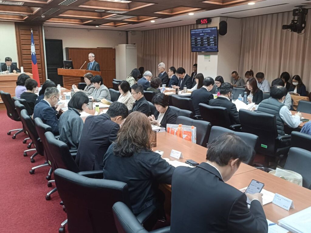 ▲文化部所屬各局處室首長與公廣集團轄下公視、央社與央廣主管暨負責人出席立法院教育及文化委員會聯席備詢及業務報告。（記者 辛澎祥/攝）