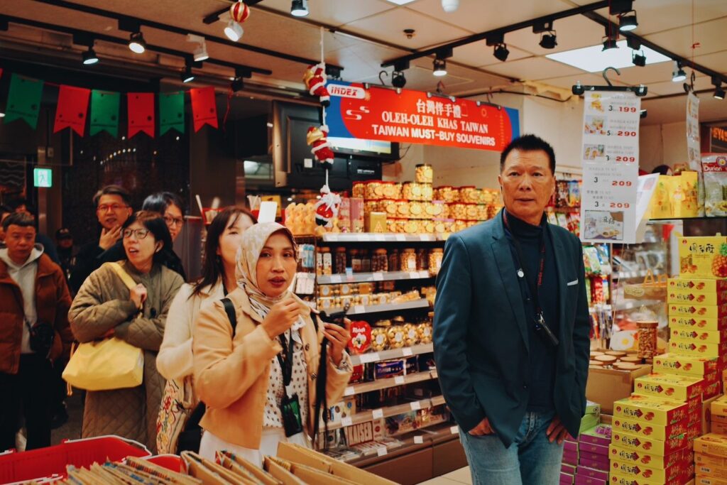 ▲臺北市文化局局長蔡詩萍（右）參與了文化小旅行體驗工作坊活動。（圖/臺北市文化局 提供）