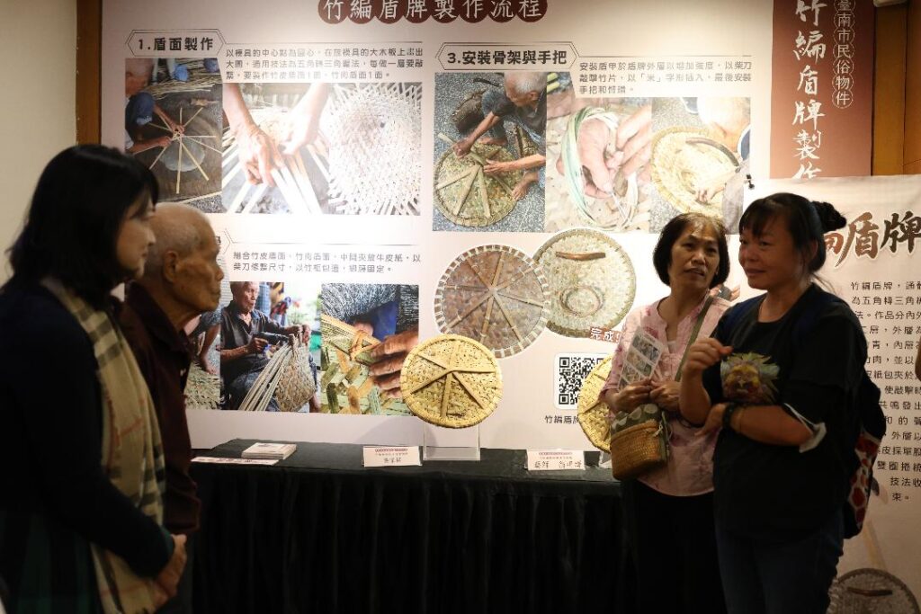 台南市文資處處長陳思瑀(左起)、藝師翁明輝、學員分享。（圖/文化局提供）