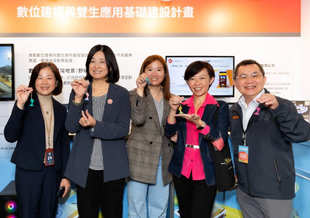 ▲觀光署主協辦單位代表在展場大力推動觀光產業數位化政策。（圖/觀光署 提供）