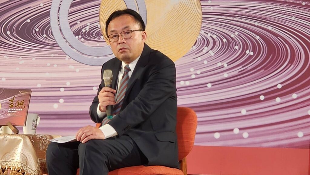 ▲國臺交團長歐陽慧剛述說著國臺交80年一路走來的際遇,他期待能與國人共同成長,讓大家的生命過程有著國臺交音樂的種籽。(記者 辛澎祥/攝)