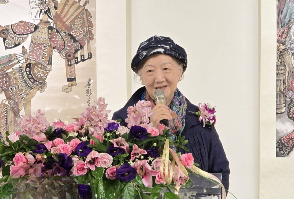 ▲中國文化大學楊鄂西教授認為，水墨人物畫創作之路十分艱辛，她祝福黃中泰老師任重道遠，藝術創作順遂有成。（記者 詹佳綺/攝）