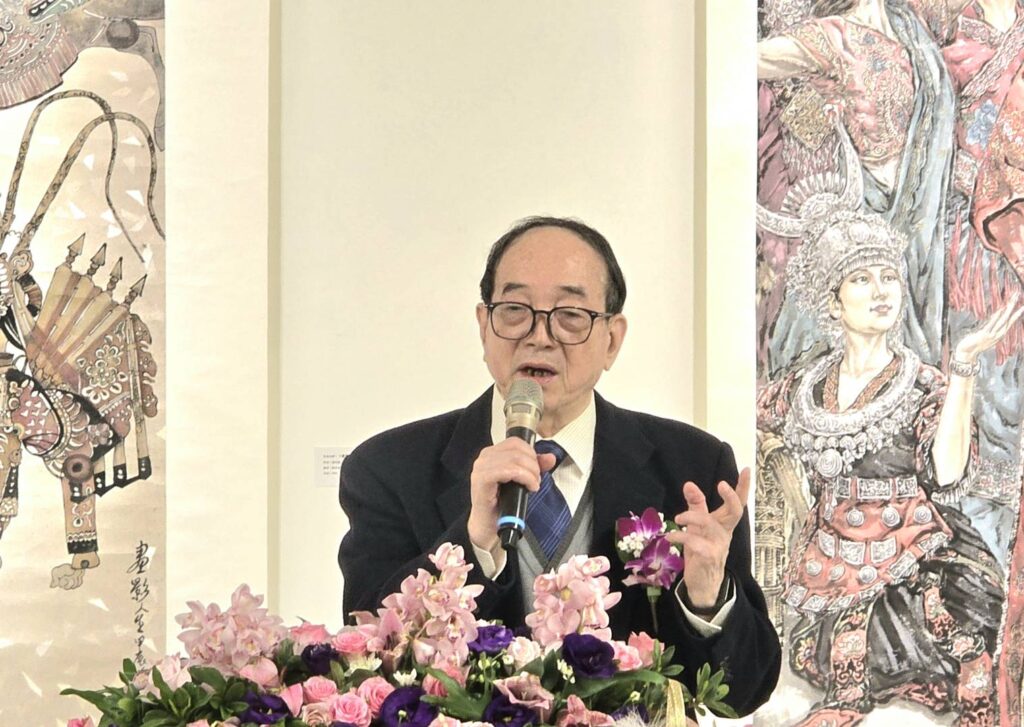 ▲臺藝大教授涂燦琳致詞時指出，水墨人物畫能呈現時代性與主題性，從這次展出作品可以看得出是一次難得的人物畫作品，透過水墨媒材真實表現的主題展覽，令人印象深刻。（記者 詹佳綺/攝）