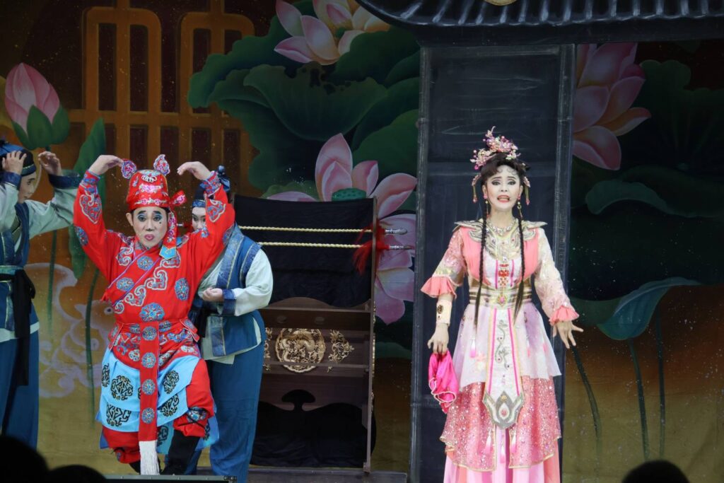 ▲陳勝在藝師與當家花旦鄭雅升領銜主演《王老虎搶親》。（圖/文資局 明華園日字戲劇團 提供）